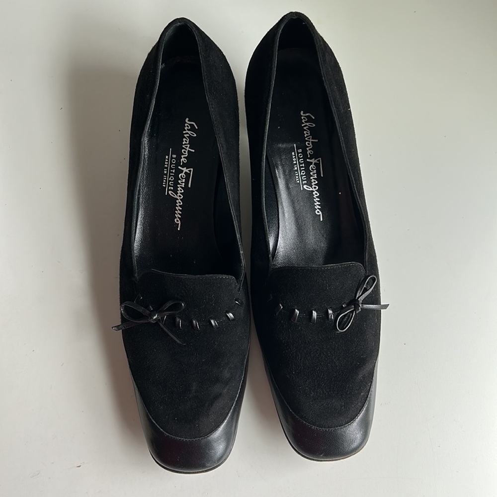 SALVATORE FERRAGAMO Boutique Black Leather & Suede Pump Size 8.5